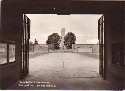 11734 Ak Mémorial de Sachsenhausen Vue par la porte 1