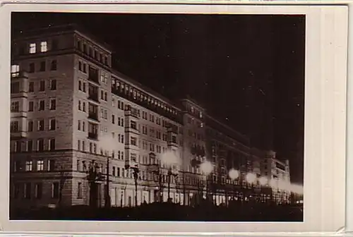11565 Foto Ak Berlin Stalinallee bei Nacht 1954
