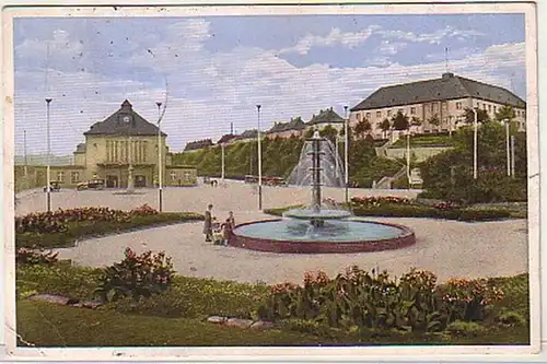 10998 Ak Glauchau Bahnhof mit Brunnen 1940