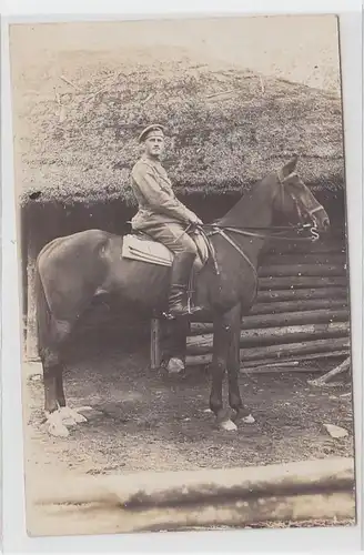 10988 Foto Ak Husar zu Pferde in Feldmontur im 1. Weltkrieg 1916