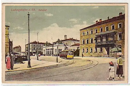 10636 Ak Ludwigshafen am Rhein Bahnhof um 1920