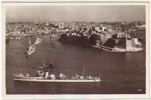 08434 Ak navires de guerre devant Malte vers 1940