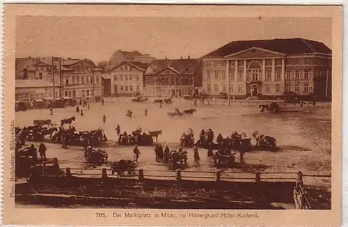 08399 Ak Mitau Marché avec Hotel Kurland vers 1915