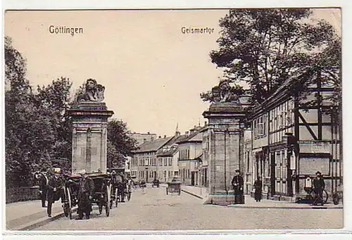 08188 Ak Göttingen Geismartor mit Fuhrwerken um 1910