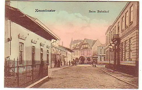 07898 Ak Neumünster beim Bahnhof 1908