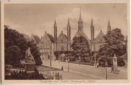07687 Ak Lübeck Geibelplatz mit Geibel Denkmal um 1930