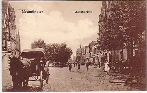 07678 Ak Neumünster Grossflecken mit Pferdekutsche 1909