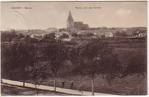 07336 Ak Gnoien in Meckl. Partie mit der Kirche 1917
