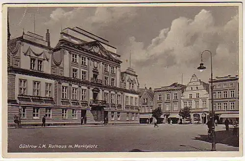 07271 Feldpost Ak Güstrow Rathaus mit Marktplatz 1940
