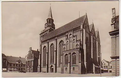 07268 Ak Güstrow in Mecklenburg Pfarrkirche um 1940