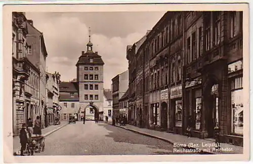 07171 Ak Borna Reichsstrasse mit Reichstor um 1940