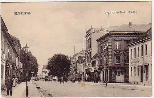 05768 Ak Neu Ruppin Friedrich Wilhelmstrasse um 1910