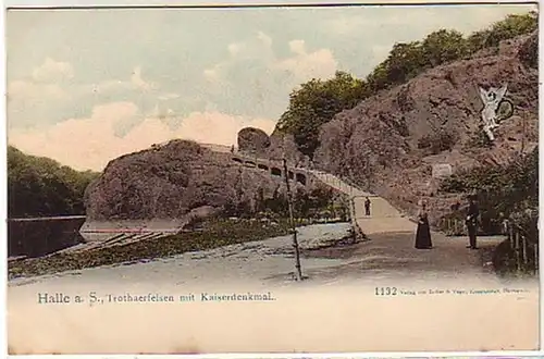 04631 Ak Halle Trothaerfelsen mit Kaiserdenkmal um 1900