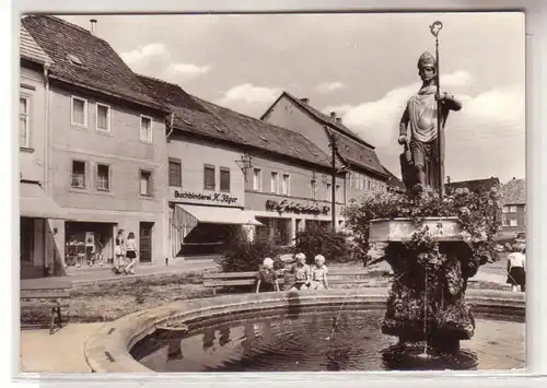 04379 Photo Ak Kölleda Kreis Sömmerda Wipertusbrunnen am Markt 1977