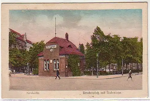 04290 Ak Neukölln Reuterplatz mit Ratswaage um 1920