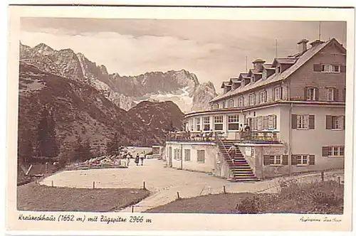 04203 Ak Kreuzeckhaus mit Zugspitze um 1940