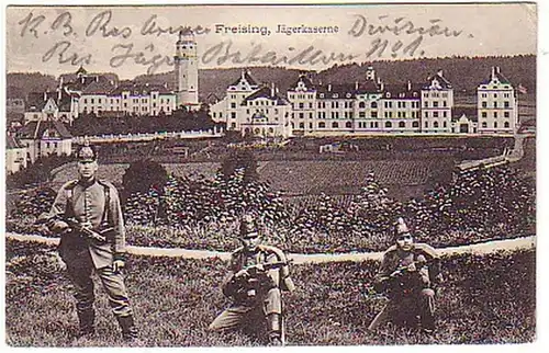 03280 Ak Freising Jägerkaserne mit 3 Soldaten 1914