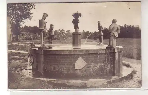 03055 Foto Ak fontaine en Lille avec des dessins animés 1916