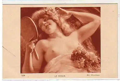 02930 Ak érotique femme nue avec miroir à la main vers 1920