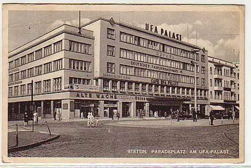 02697 Ak Stettin Paradeplatz am UFA Palast 1932