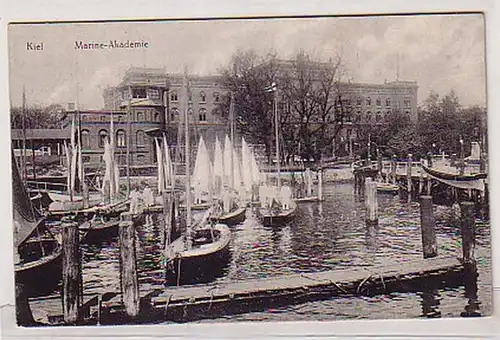 01016 Ak Kiel Marine Akademie mit Segelbooten um 1910