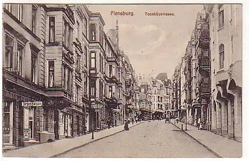 00622 Ak Flensburg Toosbüystrasse mit Geschäften 1914