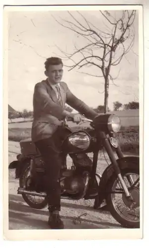 00596 Photo originale vieille moto vers 1940