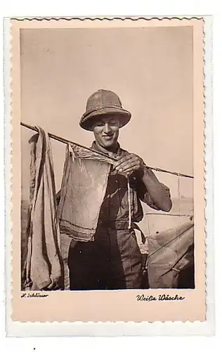 00429 Foto Afrikafeldzug Soldat beim Waschen um 1942