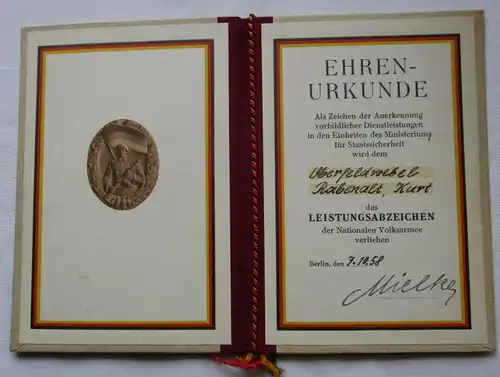 DDR Orden NVA Nationale Volksarmee Leistungsabzeichen + Urkunde Mielke (112194)