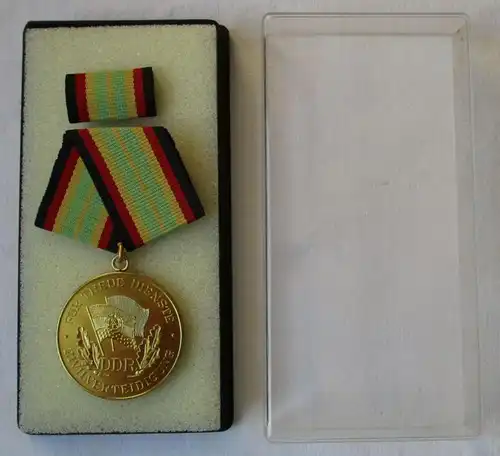 DDR médaille de services fidèles dans la défense civile en or 274 c (144991)