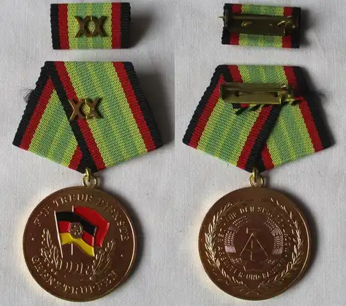 Médaille de services fidèles dans les troupes frontalières de la RDA Gold pour 20 ans (153910)
