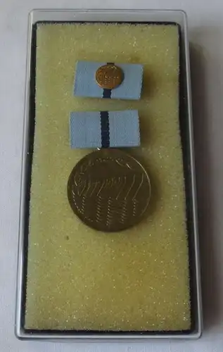 Médaille DDR pour les performances exceptionnelles de l'eau dans l ' étui (119979)