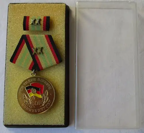 DDR Medaille treue Dienste in der Grenztruppen in Gold XX Jahre 283 c (106934)