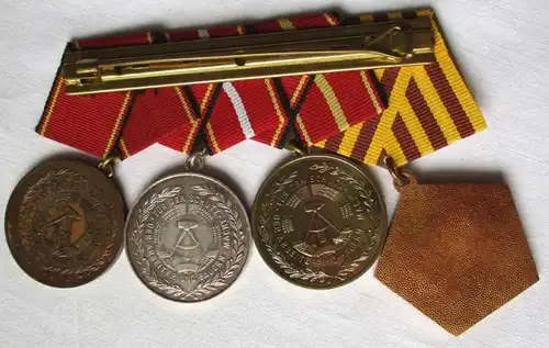 DDR 4 Ordres de combat de l'Ordre de la NVA + Médaille du Mérite (130364)