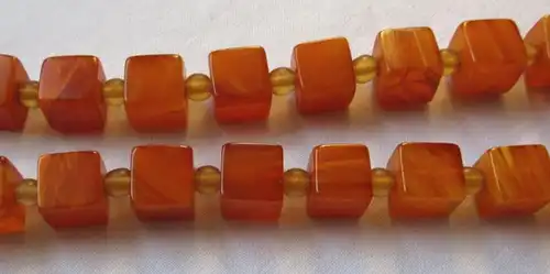 vieux Bakelit chaîne en plastique ambre en cube - forme d'environ 67 cm de long (129475)