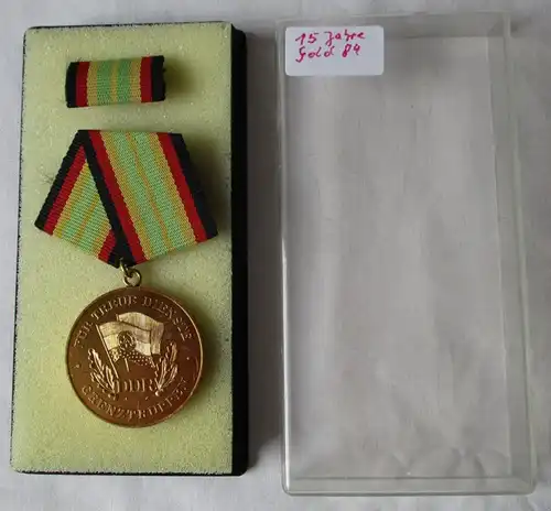 Médaille de services fidèles dans les troupes frontalières de la RDA Gold Bartel 284c (153908)