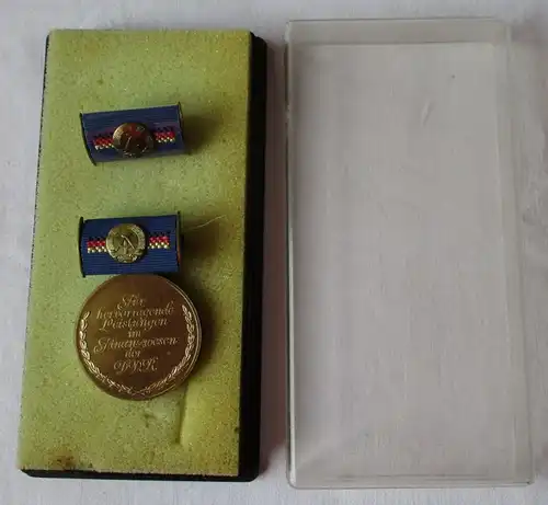 DDR Médaille d'excellence dans le domaine financier dans l'Etui 291 d (153801)