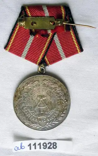 Médaille de mérite de la NVA en argent 900 (111928)