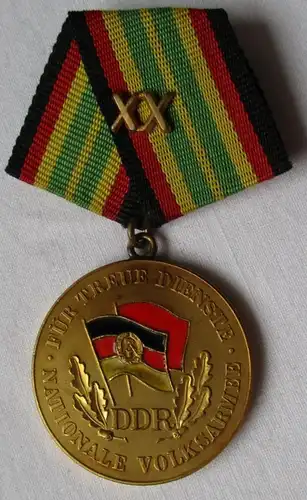 DDR médaille de services fidèles dans l'Armée Nat Volkskare NVA 20 ans XX MODÈLE (117939)