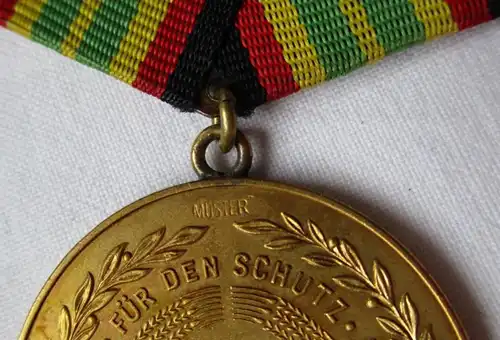 DDR médaille de services fidèles dans l'Armée Nat Volkskare NVA 20 ans XX MODÈLE (117939)