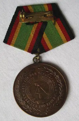 DDR médaille de service fidèle dans l'Armée nationale populaire modèle de bronze NVA (112297)