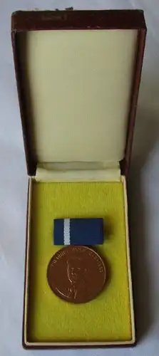 DDR rare Ordre Friedrich Wolf Médaille dans l'Etui Bartel 315 (127383)