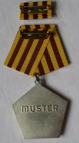 DDR Kampforden f. Verdienste um Volk und Vaterland in Silber MUSTER (113395)