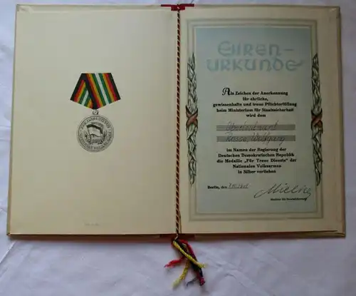 DDR NVA Medaille Für Treue Dienste Silber Stasi + Urkunde Mielke 1961 (123316)