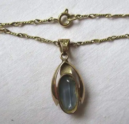 Charmant collier en or 333 avec pendentif Art Nouveau avec pierre bleue (120992)