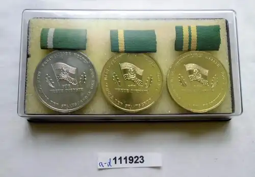 3x DDR médailles Protection de la frontière nationale pour 15,25 & 30 ans dans l'Etui (111923)