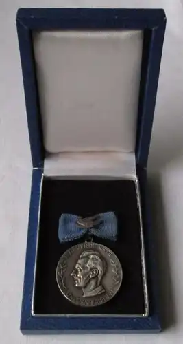 DDR Médaille Mademoiselle allemande pour la paix Conseil de paix de la RDA FR 900 AG (116039)