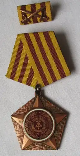 DDR Ordres de combat pour les mérites du peuple et de la patrie dans le modèle de bronze (110703)