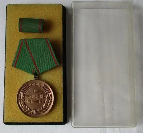 DDR Médaille pour service frontalier exemplaire Numéro de délivrance 6861 (114798)