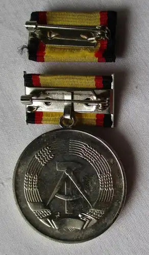 DDR Médaille d'excellence dans la planification économique (136252)